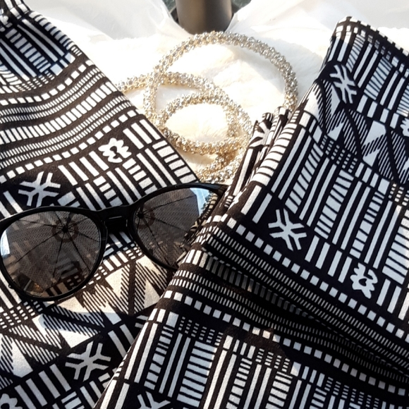 DESIGNER LEGGINGS - Picture 2 of 4